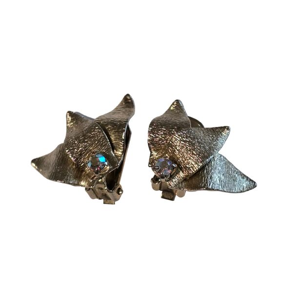 Vintage Silver Tone Leaf Clip-On Earrings w/ Rhinestones • Retro Costume - Picture 1 of 2